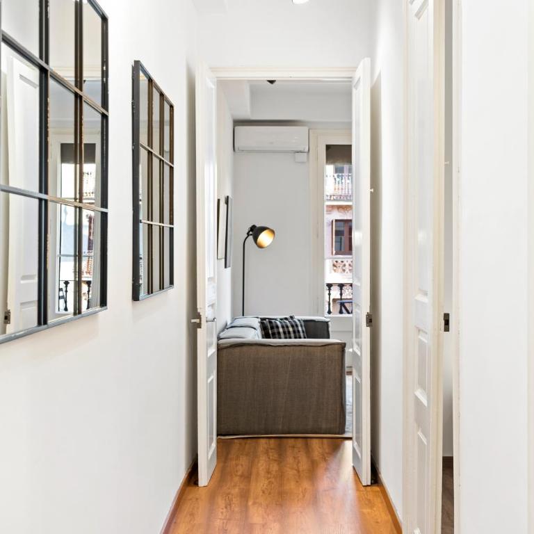 AB Eixample Calabria - Two-Bedroom Apartment with Balcony - 4