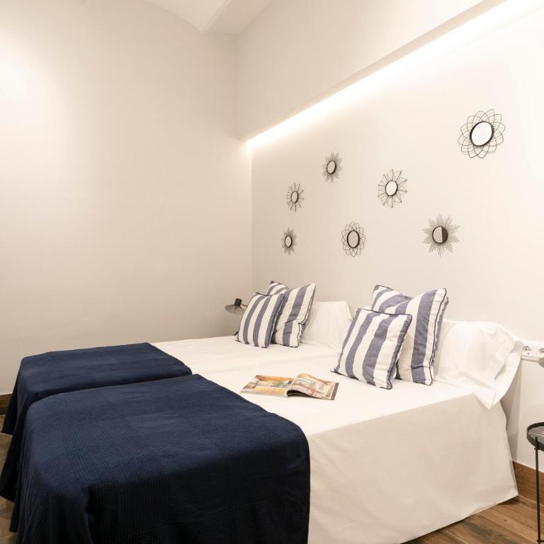 AB Eixample Calabria - Two-Bedroom Apartment with Balcony - 5