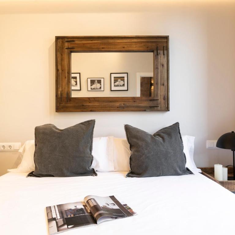 AB Eixample Calabria - Two-Bedroom Apartment with Balcony - 1