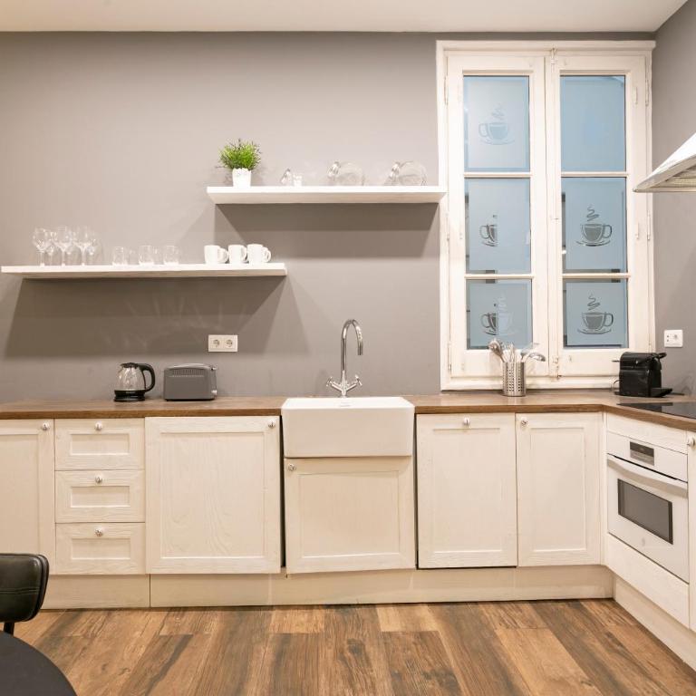 AB Eixample Calabria - Two-Bedroom Apartment with Balcony - 2