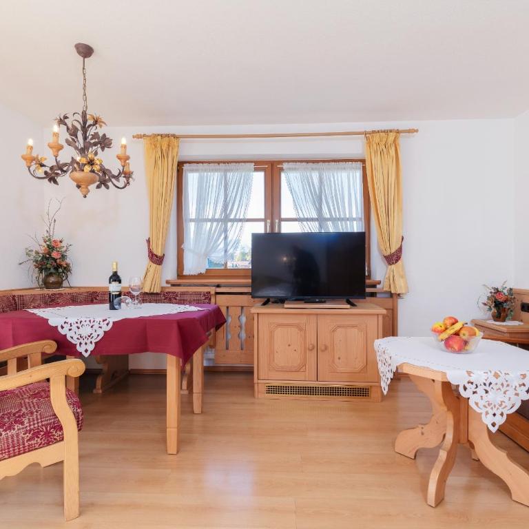 Landhaus Andrea - Apartment mit 1 Schlafzimmer, Balkon und Bergblick - 3