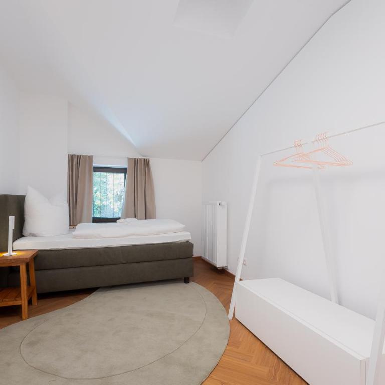 Alpine Apartements Maximilian Berchtesgaden - Apartment mit 3 Schlafzimmern und Bergblick - 16