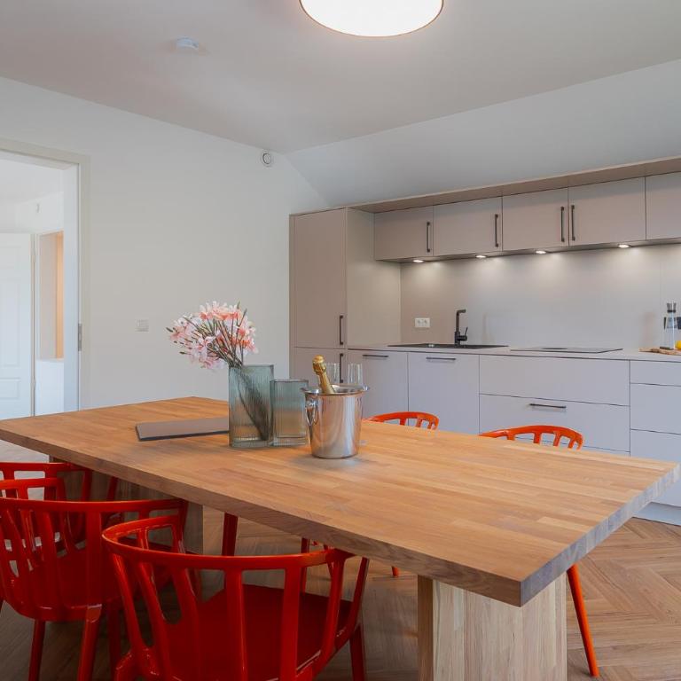 Alpine Apartements Maximilian Berchtesgaden - Apartment mit 3 Schlafzimmern und Bergblick - 1