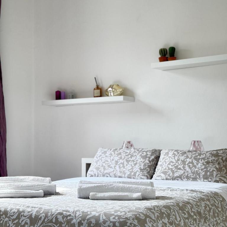 Navigli Home Metro4-Tram2-Naviglio Grande - One-Bedroom Apartment - 1