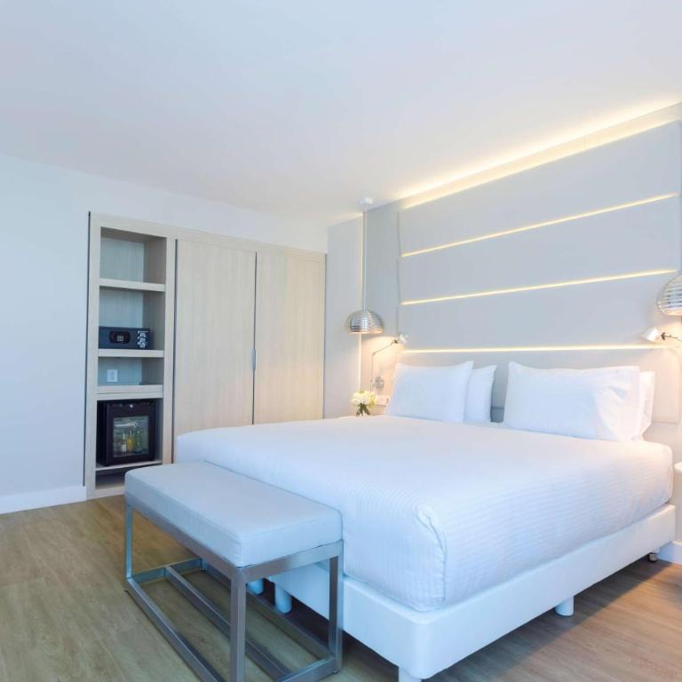 NH Monterrey La Fe - Family Room (2 Adults + 1 Child) - 5