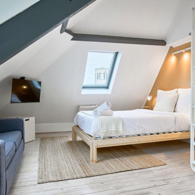 Studio mansardé à deux pas de la Citadelle - Studio - 2