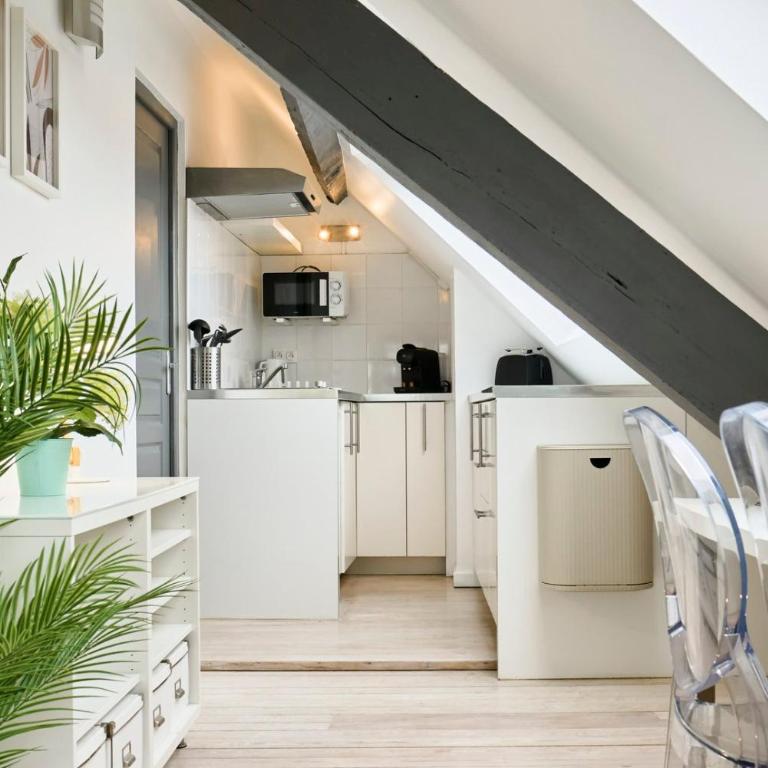 Studio mansardé à deux pas de la Citadelle - Studio - 11
