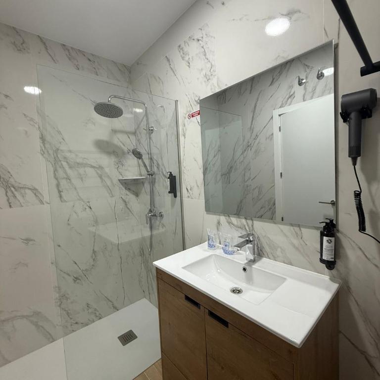 Hotel Golden Madrid - Double Room - 5