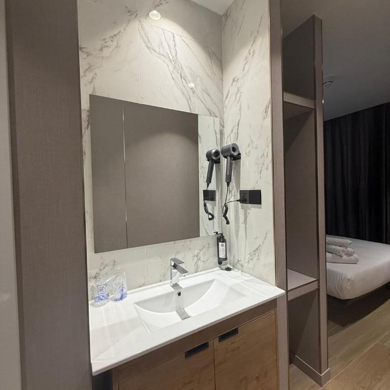 Hotel Golden Madrid - Double Room with Spa Bath - 3