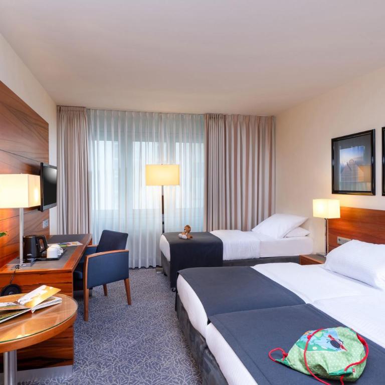 Maritim Hotel München - Standard Family Room - 3