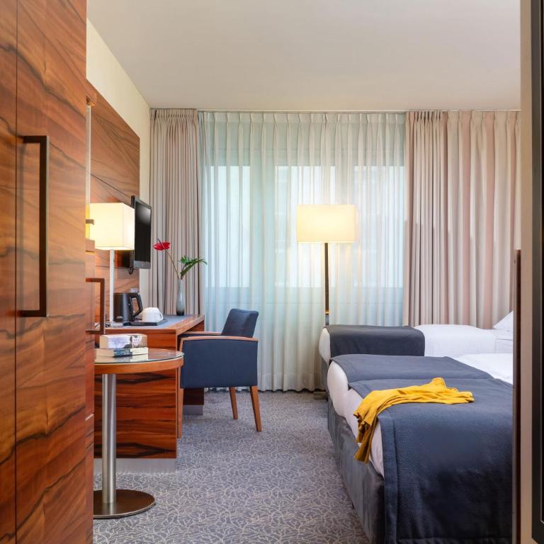 Maritim Hotel München - Standard Family Room - 4