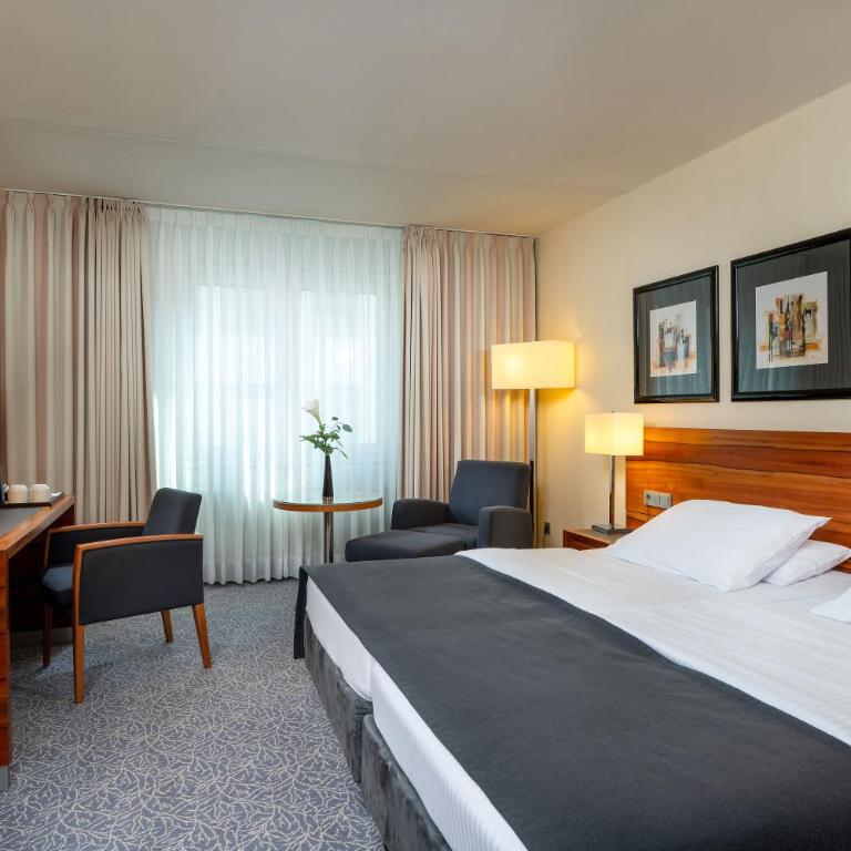 Maritim Hotel München - Standard Family Room - 2