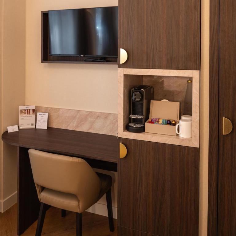 Best Western Au Trocadéro - Chambre Double Confort - Accessible aux Personnes à Mobilité Réduite - Non-Fumeurs - 3