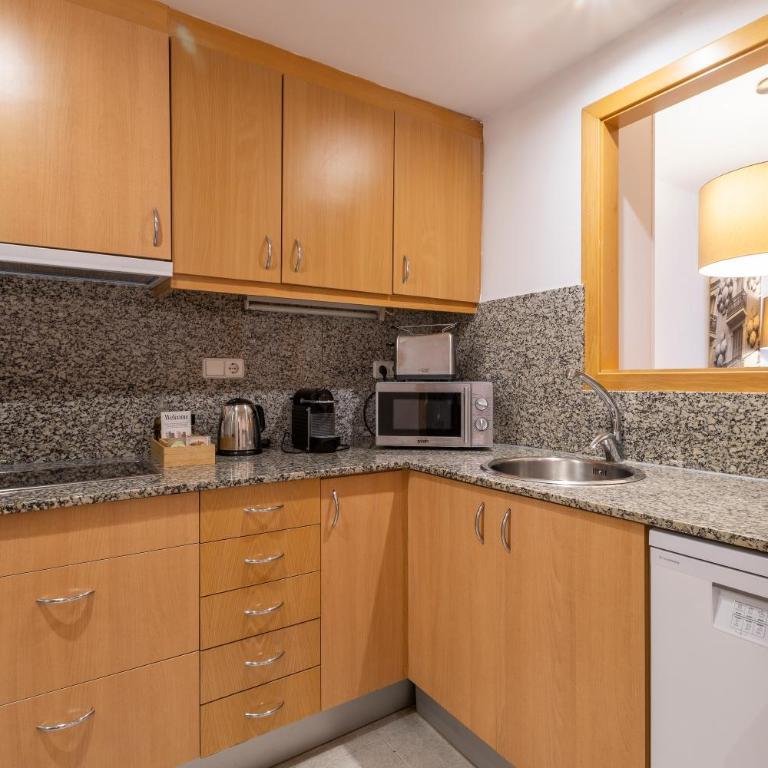 Aspasios Plaza Real Apartments - Studio - 5