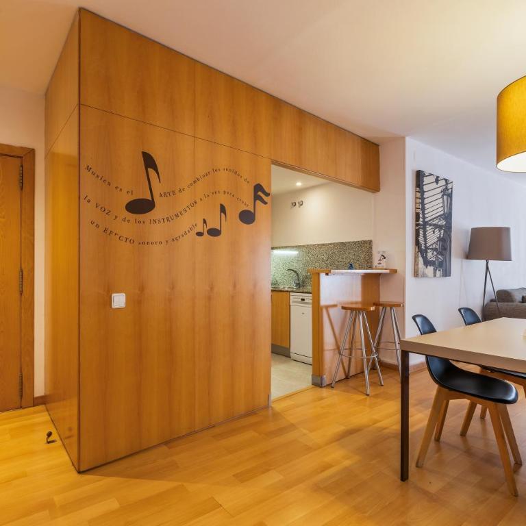 Aspasios Plaza Real Apartments - Studio - 3
