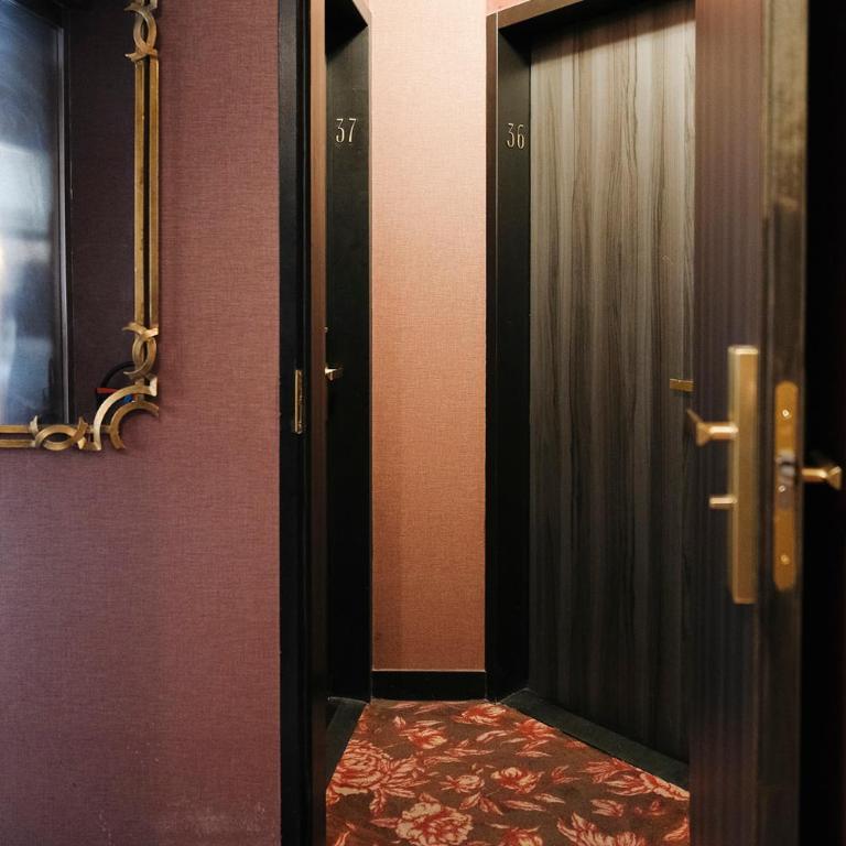 Rayz Eiffel - Two Interconnecting Deluxes Rooms - 4