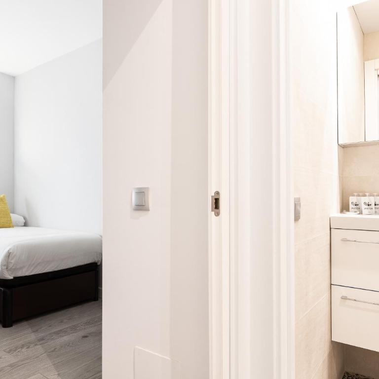 Waou Gran Via IV - Alquiler Corta Duración - Three-Bedroom Apartment - 3
