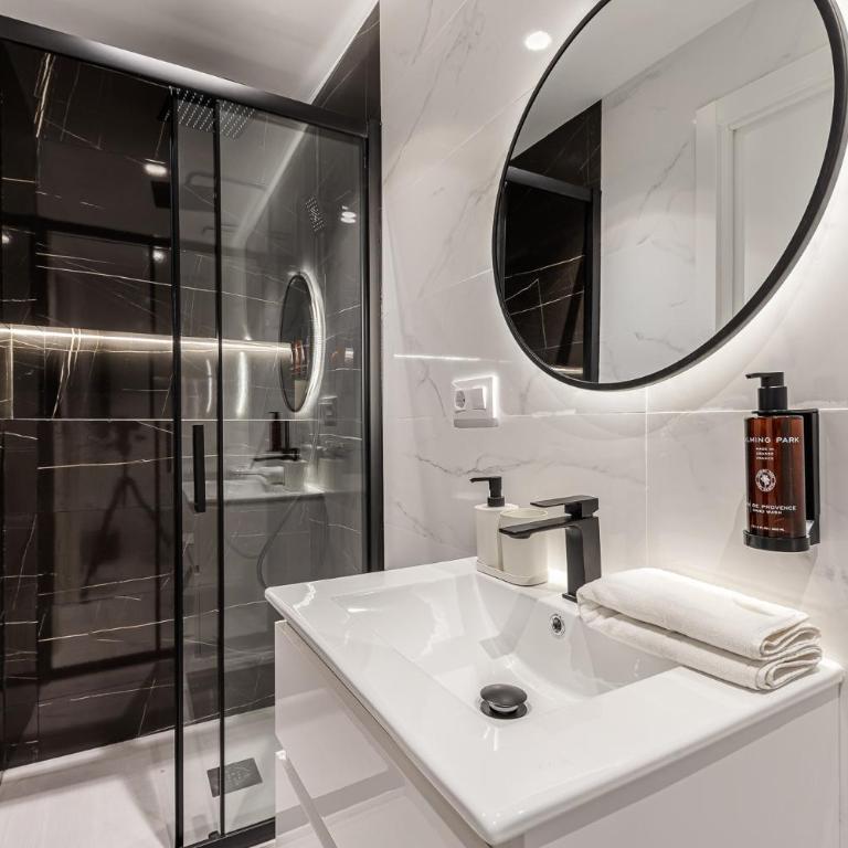 Waou Essence III Tirso de Molina - Corta Duración - Three-Bedroom Apartment - 13