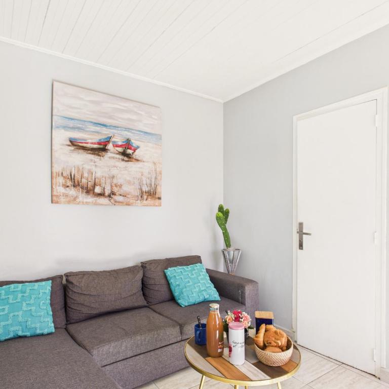 Jolie maison volets jaunes avec terrasse pour 7 - Vacation Home - 6