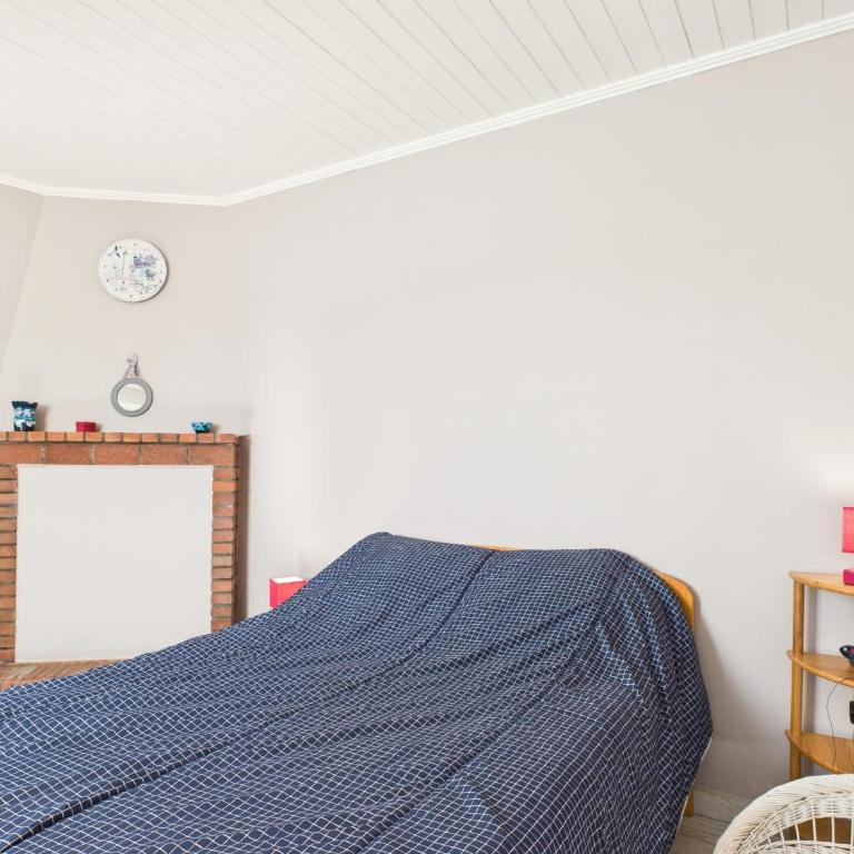 Jolie maison volets jaunes avec terrasse pour 7 - Vacation Home - 5