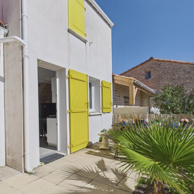 Jolie maison volets jaunes avec terrasse pour 7 - Vacation Home - 20