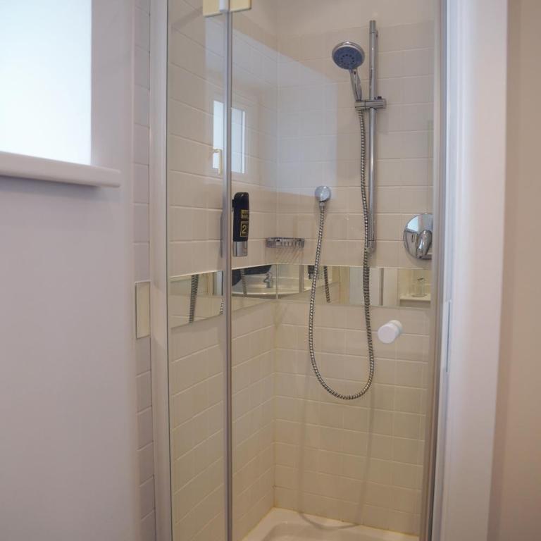 Hotel Restaurant Der Greif - Camera Matrimoniale con Bagno Privato - 3