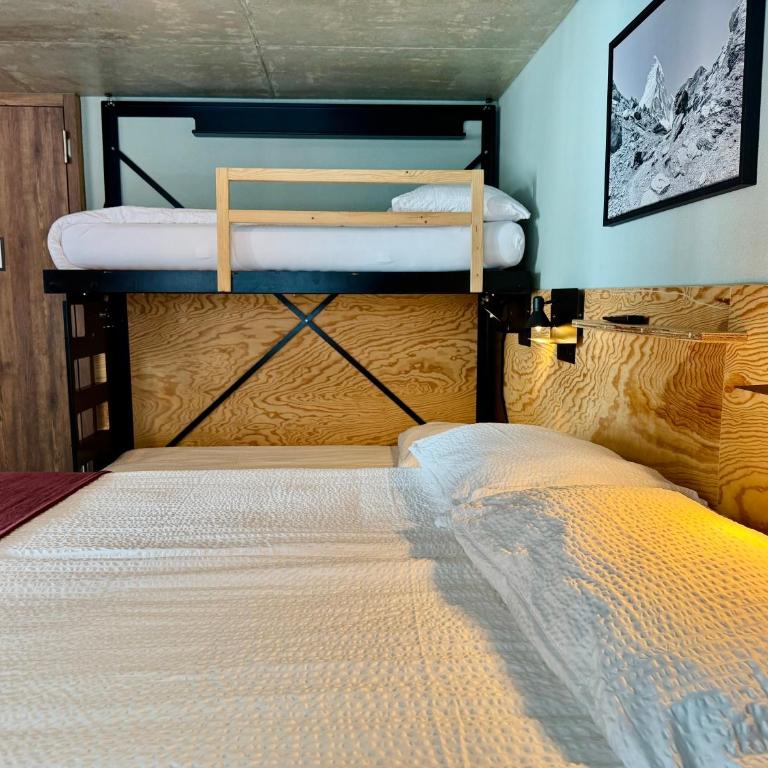 Peaky Riders Self Check-in Hotel - Vierbettzimmer mit Bergblick - 6