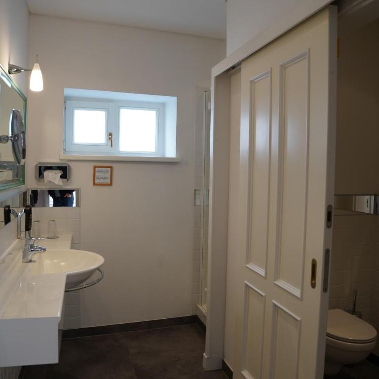 Hotel Restaurant Der Greif - Camera Matrimoniale con Bagno Privato - 6