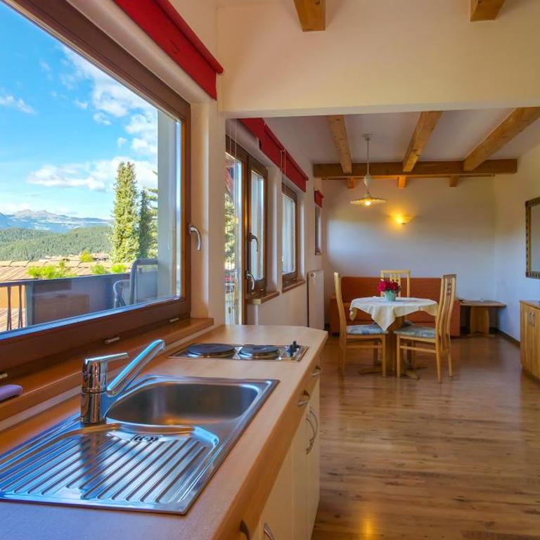 Solaia Hotel & Guesthouse - Appartamento con 1 Camera da Letto, Balcone e Vista Montagna - 1