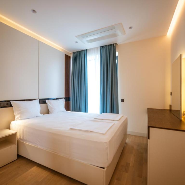 Bellemond Hotel & Residences - Two-Bedroom Apartment with Terrace and Sea View - 6