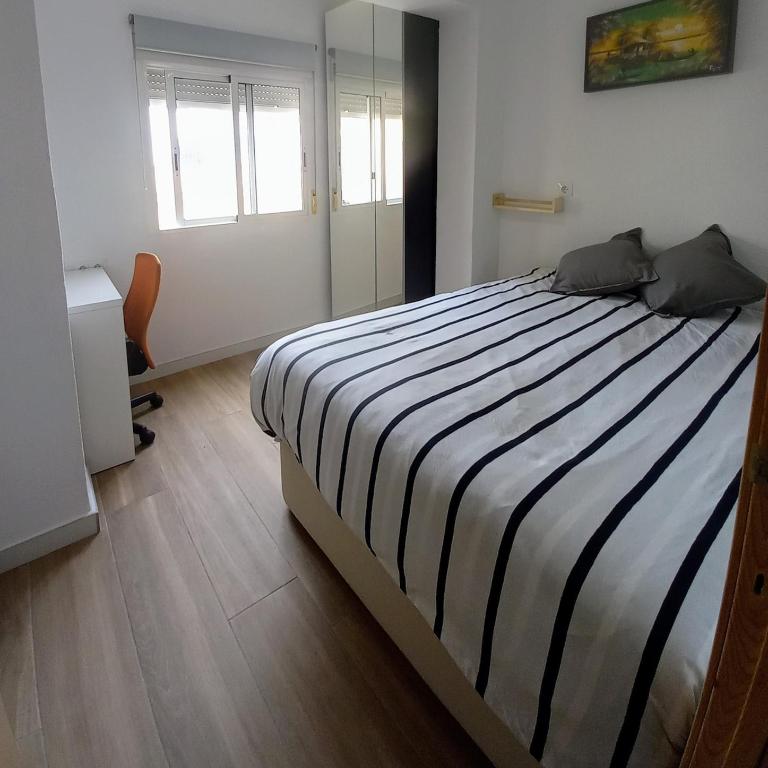 Newly renovated apartment 3 minutes from the beach - Apartamento de 2 dormitorios - 6