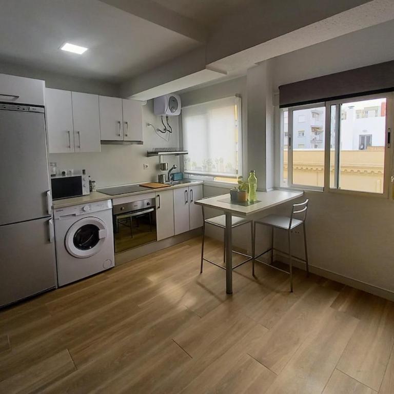Newly renovated apartment 3 minutes from the beach - Apartamento de 2 dormitorios - 8