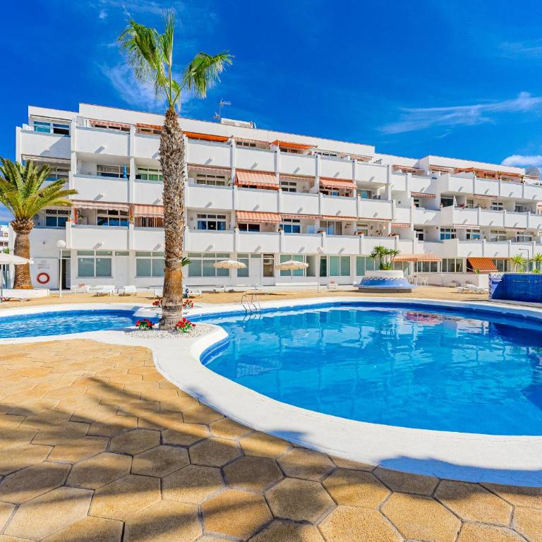 New apartment in Los Cristianos Renovated with AC, Steps from Playa Las Vistas - Apartamento de 1 dormitorio - 2