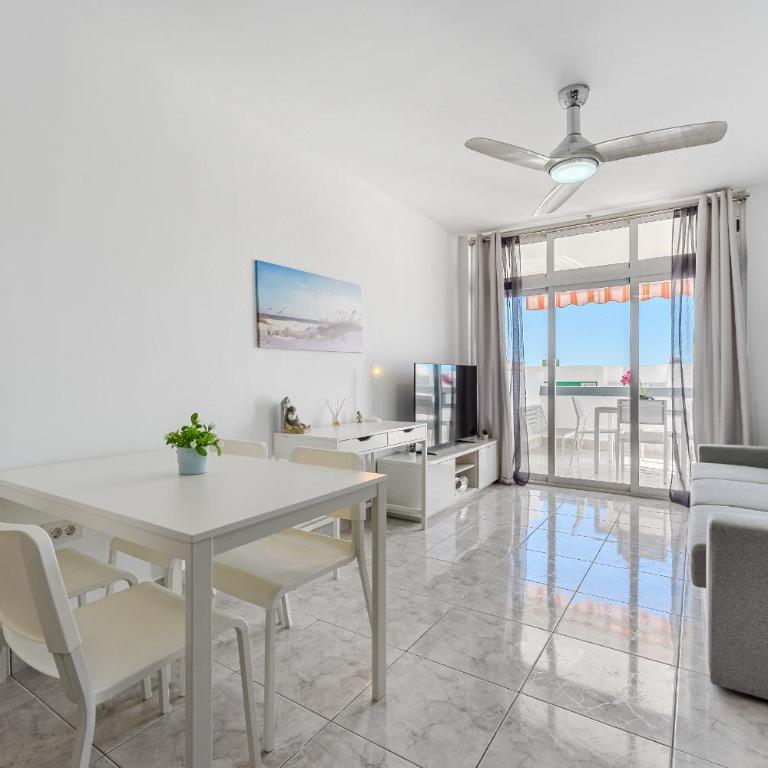 New apartment in Los Cristianos Renovated with AC, Steps from Playa Las Vistas - Apartamento de 1 dormitorio - 10