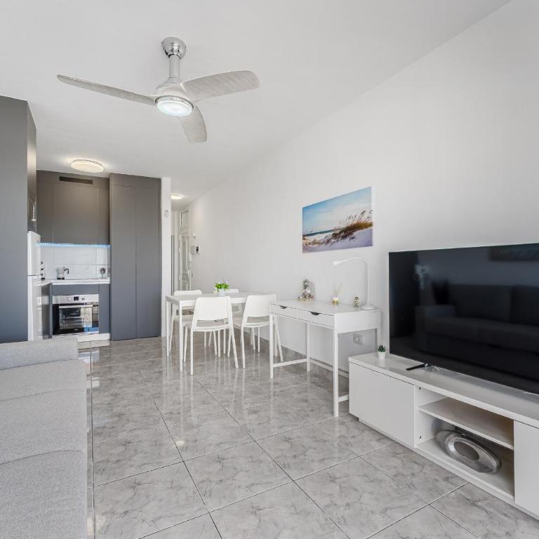 New apartment in Los Cristianos Renovated with AC, Steps from Playa Las Vistas - Apartamento de 1 dormitorio - 7