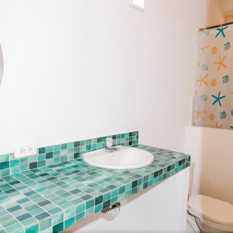 Hostal Casa en la Ciénaga Rincon del Mar - Habitación Cuádruple con vistas al lago - 2