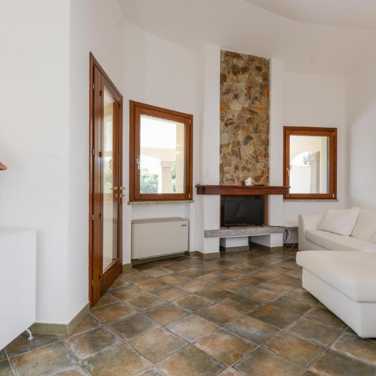 Cozy Home In Costa Rei - Three-Bedroom Vacation Home - 1