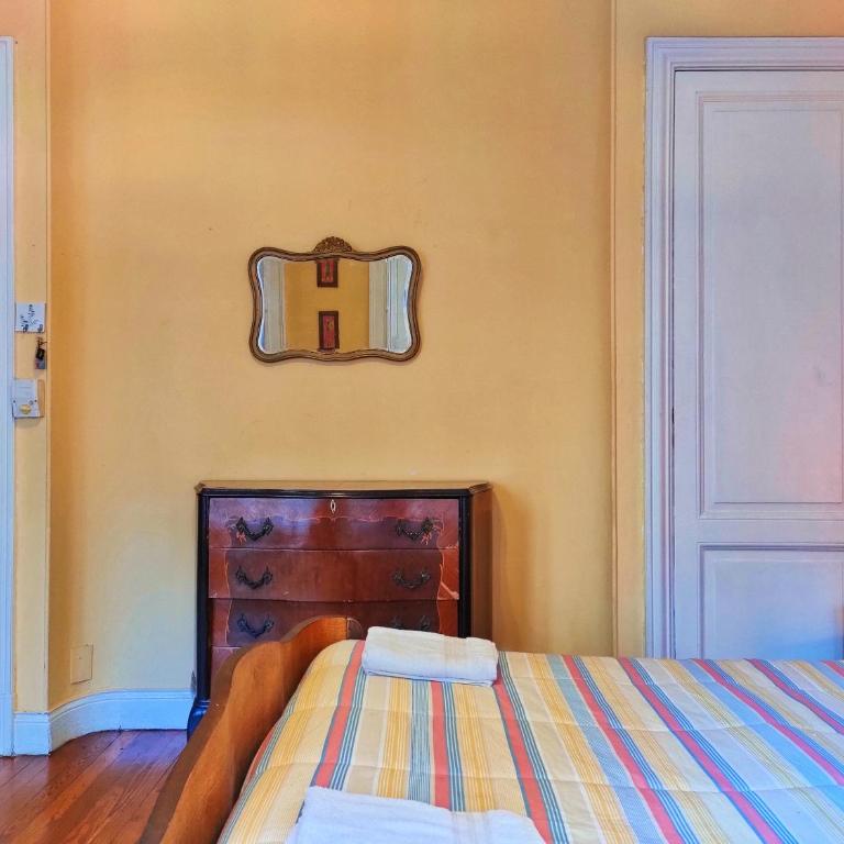 Flor de Lino Posada Porteña - Habitación Doble Estándar con baño compartido - 23