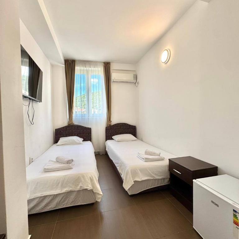 Hotel Lobo Budva - Dvokrevetna Soba sa Bračnim Krevetom - 3