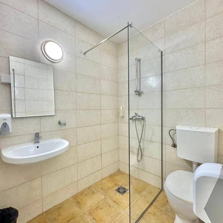 Hotel Lobo Budva - Standardna Trokrevetna Soba - 2