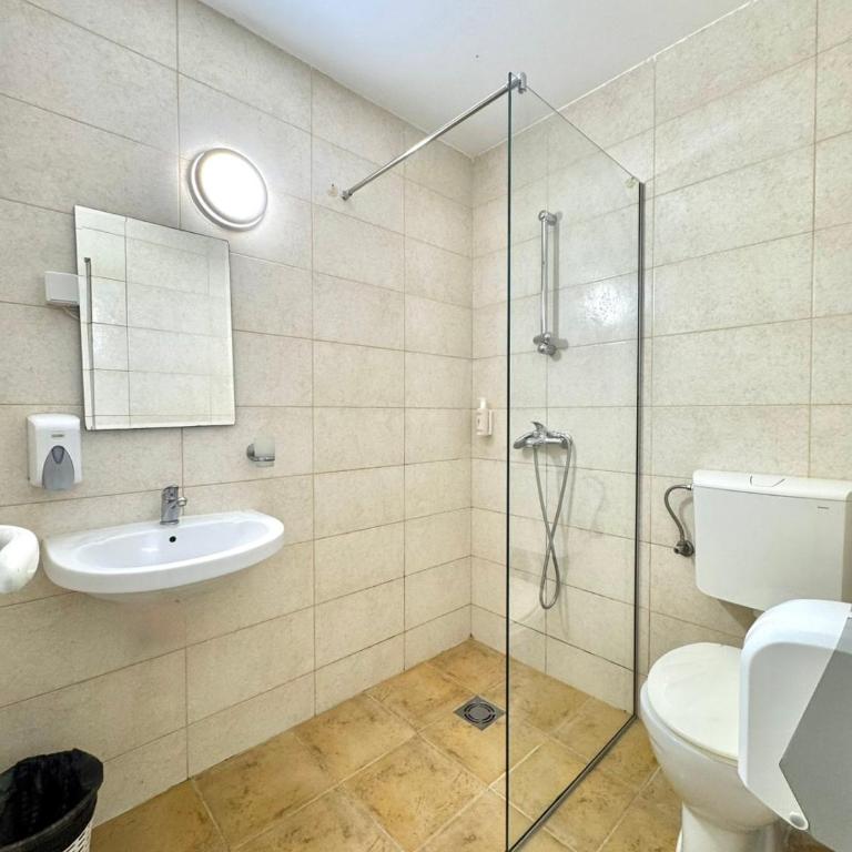 Hotel Lobo Budva - Standardna Trokrevetna Soba - 3