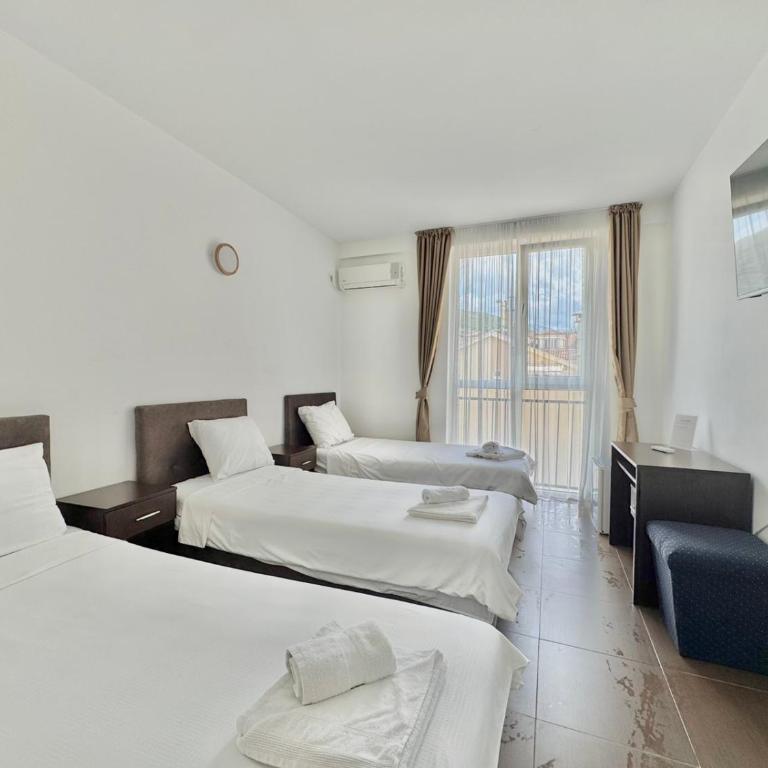 Hotel Lobo Budva - Standardna Trokrevetna Soba - 4