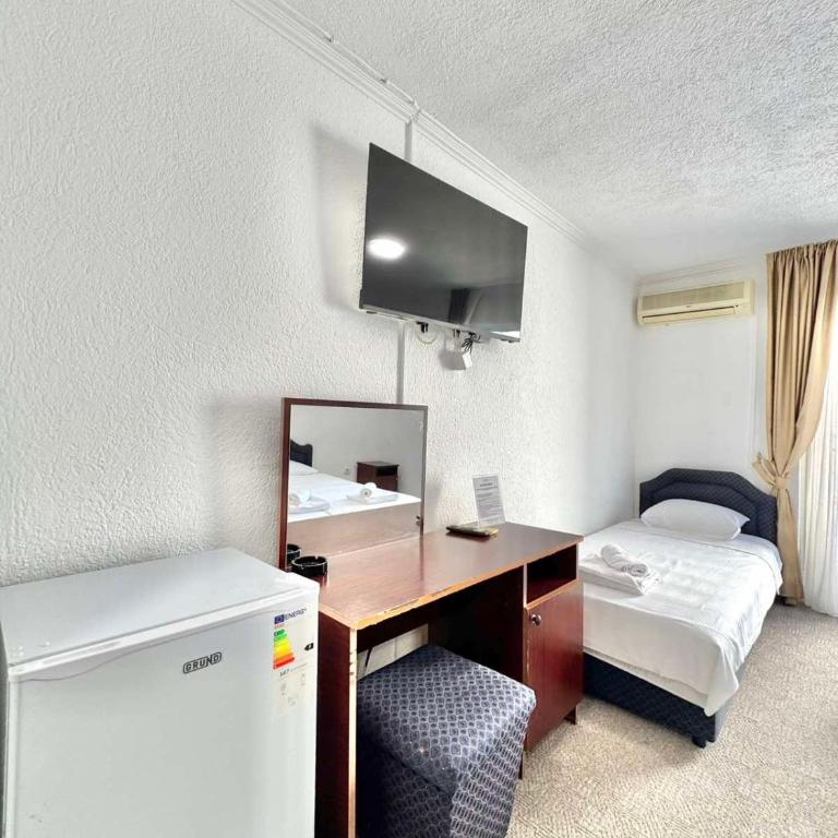 Hotel Lobo Budva - Trokrevetna Soba - 3