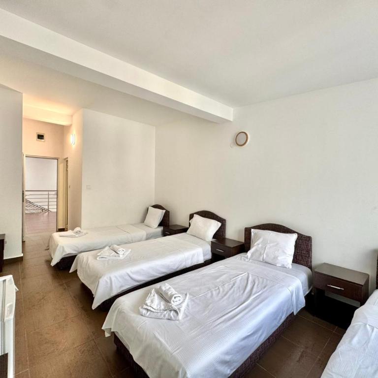 Hotel Lobo Budva - Klasična Četvorokrevetna Soba - 2