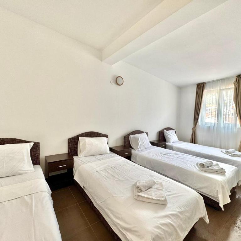 Hotel Lobo Budva - Klasična Četvorokrevetna Soba - 3