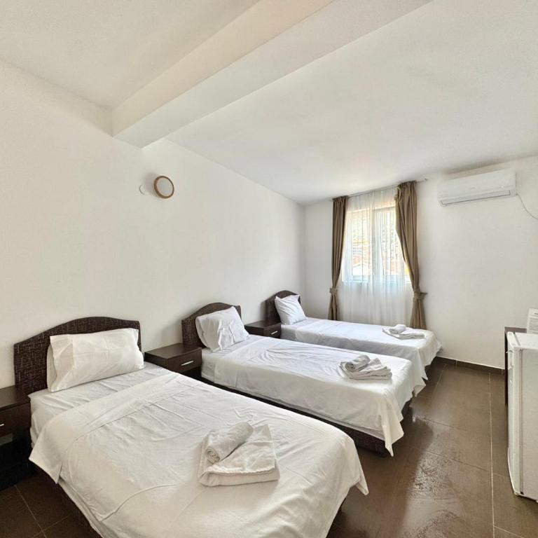 Hotel Lobo Budva - Klasična Četvorokrevetna Soba - 4