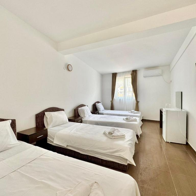 Hotel Lobo Budva - Klasična Četvorokrevetna Soba - 5