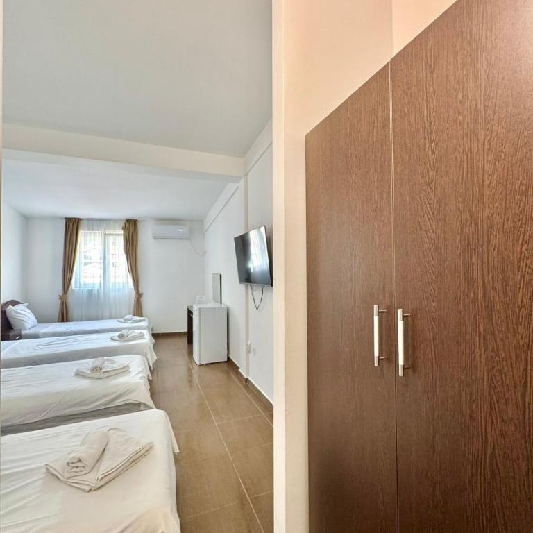 Hotel Lobo Budva - Klasična Četvorokrevetna Soba - 6