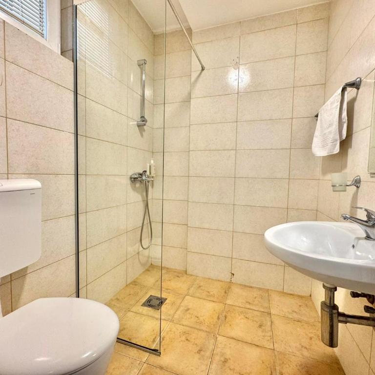 Hotel Lobo Budva - Standardna Porodična Soba - 3
