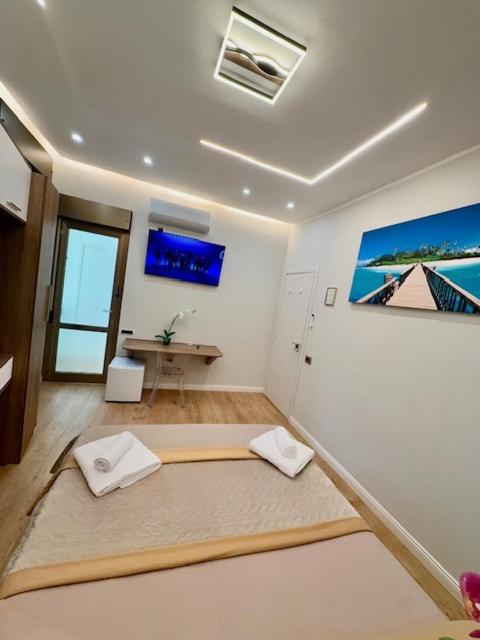 Golden House - Double Room - 9